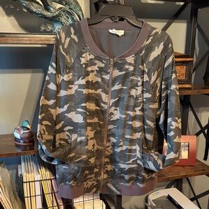 beachlunchlounge Camouflage Zip-Up Jacket